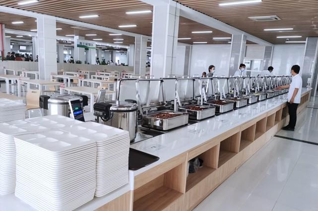 推動(dòng)智能食堂信息管理更新改造，提升餐飲服務(wù)體驗(yàn)——以婚慶禮儀服務(wù)為例的融合創(chuàng)新